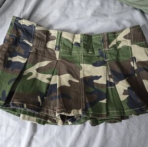 Almost famous skort in camo print size large